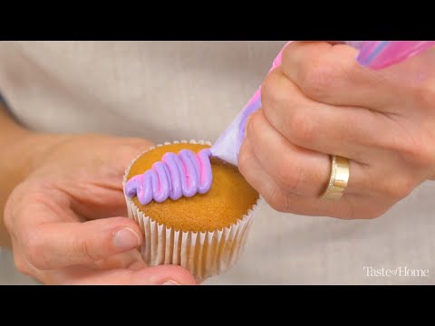 How to Frost Cupcakes with a Ziploc Bag