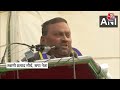 SP नेता Swami Prasad Maurya के विवादित बयान से फिर सियासी हलचल बढ़ गई है | Akhilesh Yadav  - 01:32 min - News - Video