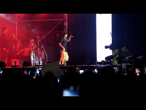 ‘La Mona’ llevó a San Luis a su “universo” con un baile multitudinario