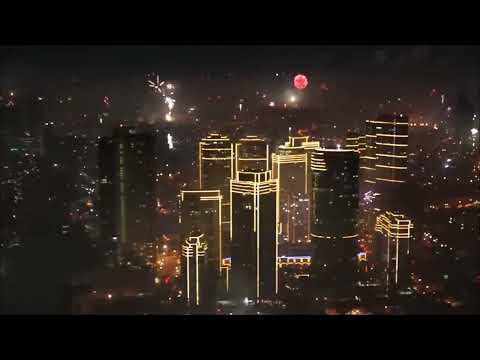 Новогодишните огномети над Манила, главниот град на Филипините