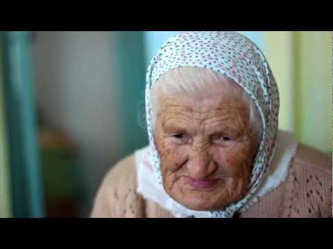 87-letnia babcia Józia jako dziecko została wraz z rodziną deportowana do Kazachstanu. Mimo kilkudziesięciu lat spędzonych na obczyźnie wciąż pamięta wiersz "Kto ty jesteś? Polak mały".