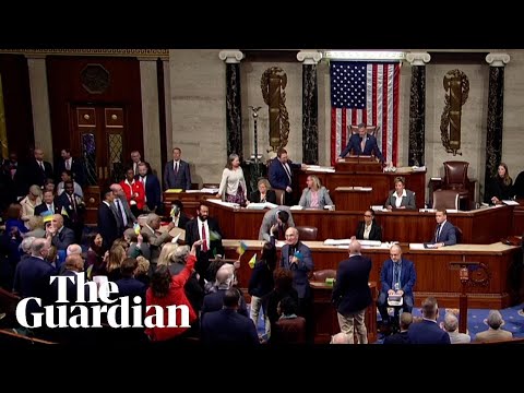 Moment US House approves $61bn military aid package to Ukraine