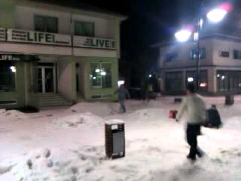 Фудбал на снегот во центарот на Берово