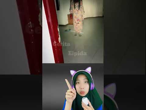 Penampakan sosok hantu sedang menyapu #horor #penampakan #shorts