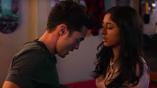 Never Have I Ever Season 3 / Paxton and Devi kiss scene