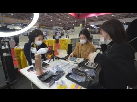 Tokio acoge una feria de joyería multitudinaria pese al estado de emergencia