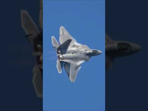 What a powerful maneuver! F-22 Raptor, the greatest fighter of all time!