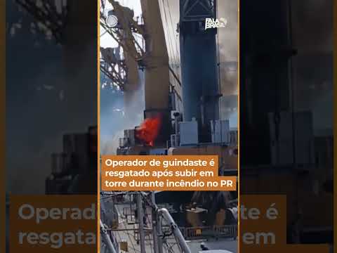 Operador de guindaste é resgatado após subir em torre durante incêndio no PR #Shorts #FalaBrasil