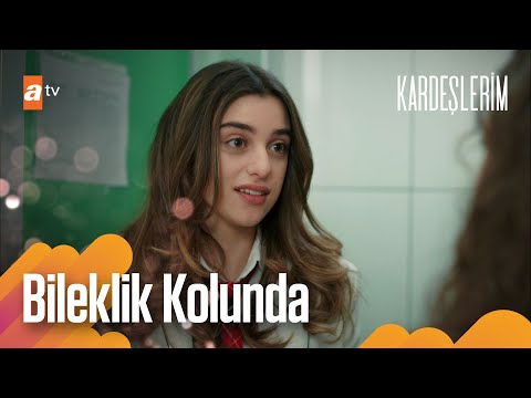 Melisa, Kadir'in bilekliğini takıyor!🤭 - Kardeşlerim Arşiv Sahneler🎬