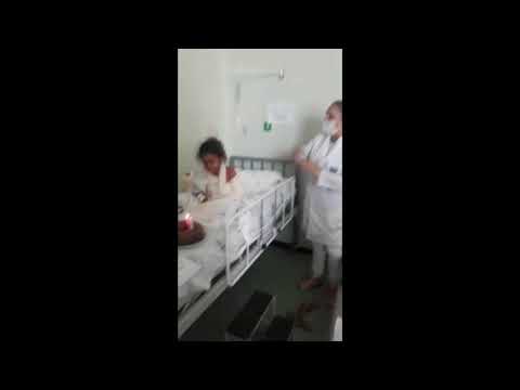 Menina ganha festa surpresa em hospital