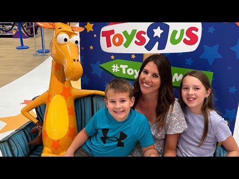 Visiting Toys R Us Store in the Mall of America