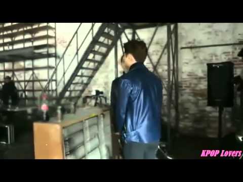 사진을 잘안찍는 경수가 시크하게 찍는다.