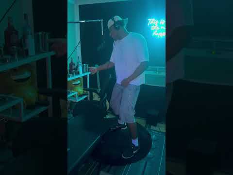 How women be in love with absolute bums