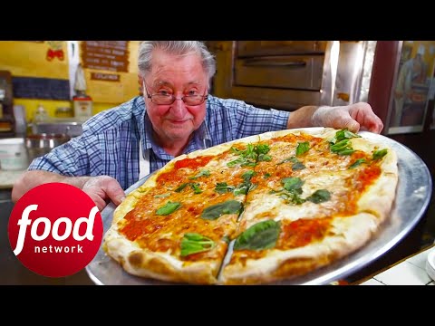 What Makes Brooklyn Pizza The Best In New York? | Bizarre Foods: Delicious Destinations