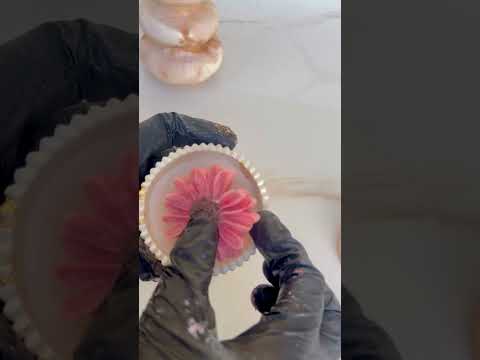 Daisy flower candle #trendingvideos #trendingshorts #candlemakers #viralvideos #viral #trending