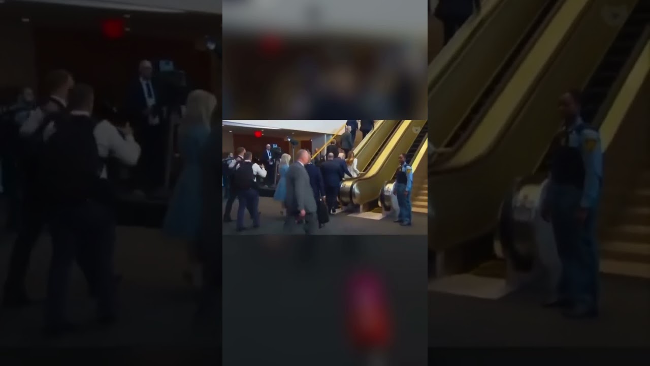 Escada rolante para de funcionar durante a chegada de Donald Trump e Melania; veja vídeo do momento