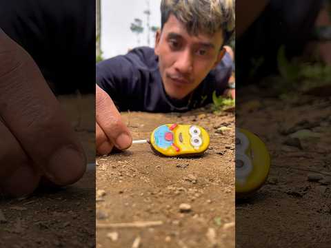 Unexpected result, with only one candy, the centipede slowly crawled into#shortvideo#centipede