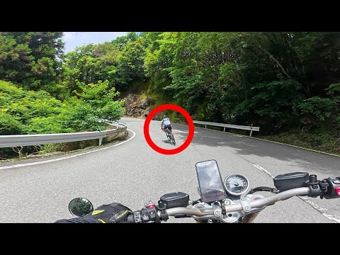 バイクが自転車を追い抜けません