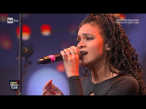 Frances Alina Ascione con "Another Day in Paradise" - Radio2 Social Club 17/04/2024