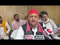 Akhilesh Yadav Questions Vaccine Approval Process in UP Rally | News9