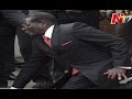 Zimbabwe President Mugabe fall down on carpet, punishes 27 bodyguards