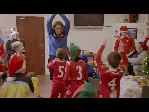 Christmas surprise bringing by HONOR 9X and Beth Mead to young football players