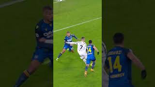 Quick feet, clean finish by CR7 💥? | #cristianoronaldo #juveudinese #skills