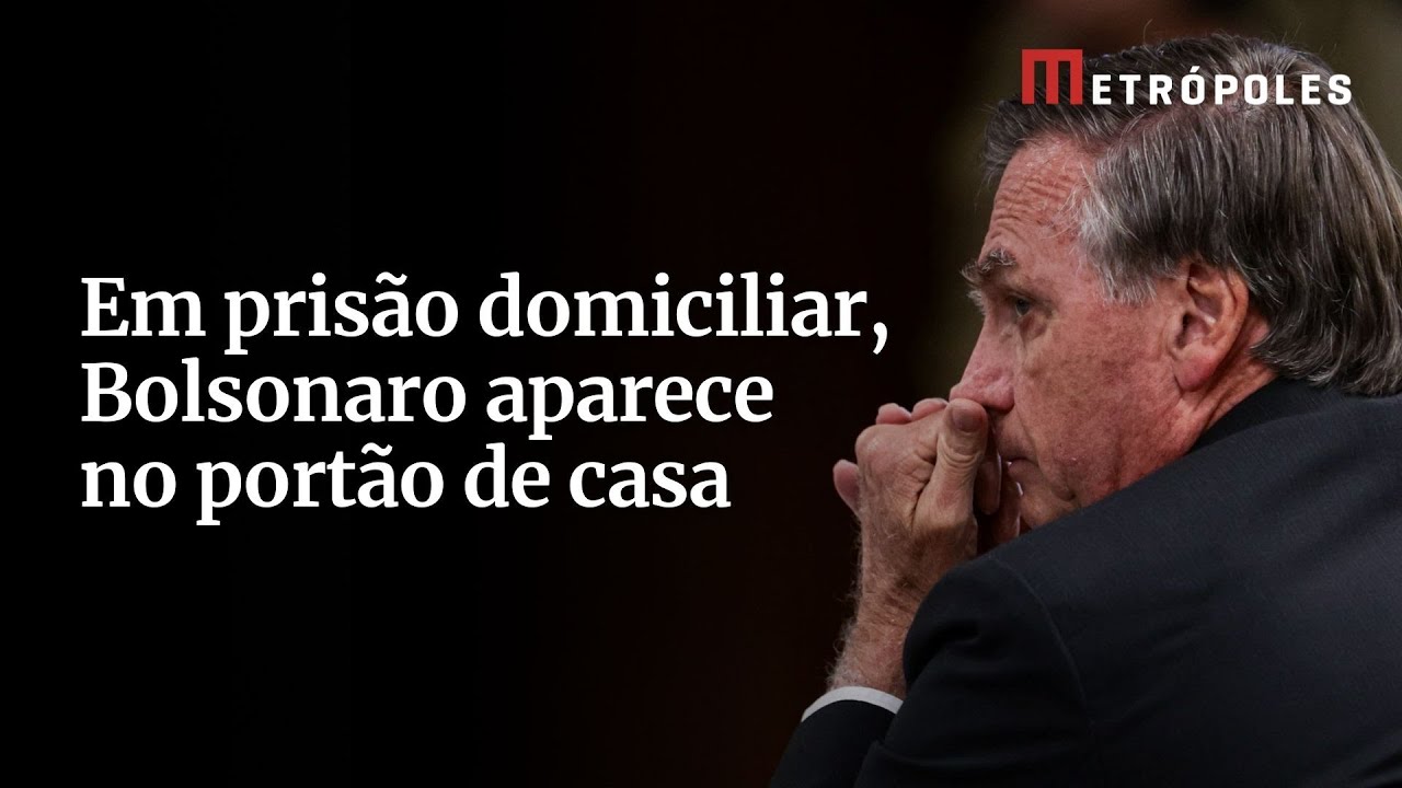 Em prisão domiciliar, Bolsonaro aparece no portão de casa