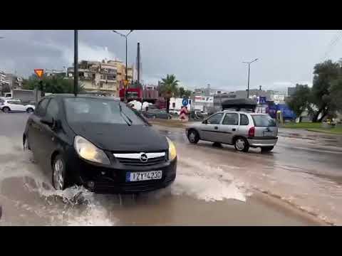 Ποτάμια οι δρόμοι στο Χαϊδάρι από την σφοδρή βροχόπτωση