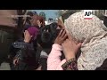 Residentes de Gaza hacen cola en un centro de distribución de la ONU en medio de la tregua  - 01:55 min - News - Video