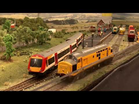 Tolworth Showtrain - Hampton Court Model Railway Exhibition
