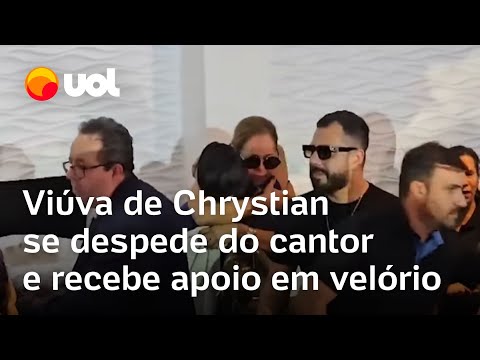 Viúva de Chrystian, da dupla com Ralf, surge abalada em velório e recebe carinho de fãs do cantor