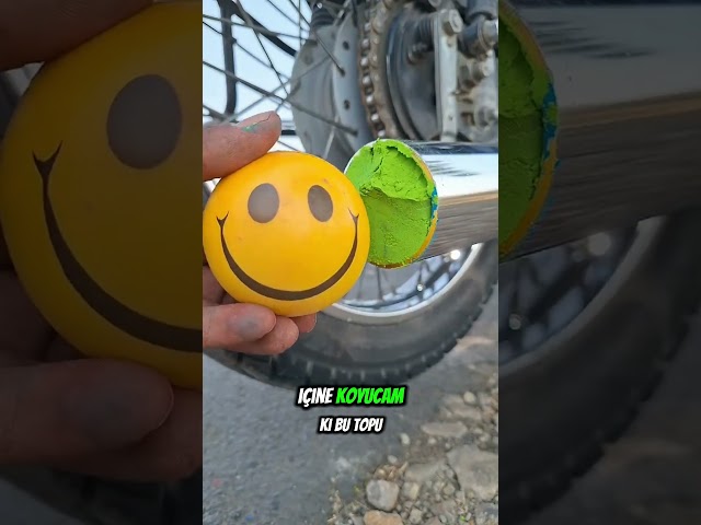 Adam motorsikletin egzozuna boya koydu 😀#shorts