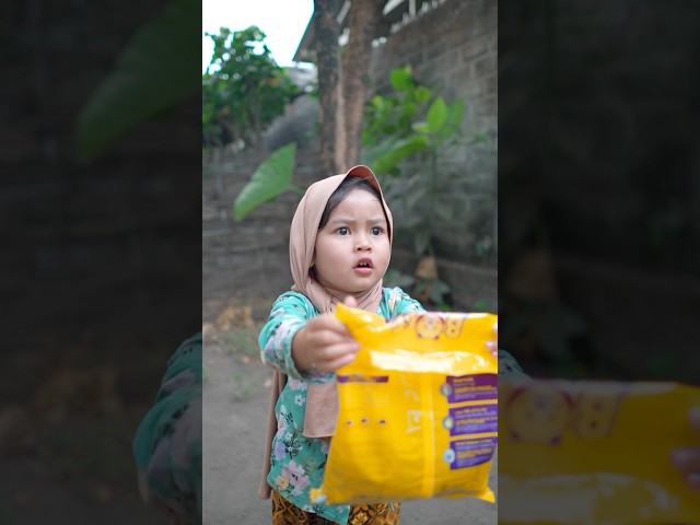 Kasih makan kucing #nabeldanmama