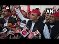 Akhilesh Yadav ने PM Modi पर साधा निशाना, कहा-सभी यात्राएं महंगी होने जा रही हैं| Amrit Bharat Train  - 01:39 min - News - Video