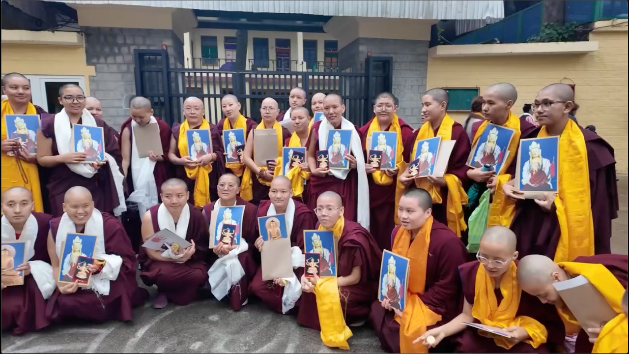 ༸གོང་ས་རྒྱལ་བ་རིན་པོ་ཆེ་མཆོག་ནས་དད་ལྡན་མང་ཚོགས ༡༨༠ ལྷག་ལ་མཇལ་ཁ་བསྩལ་གནང་མཛད།