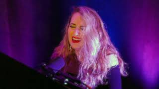 Becky Middleton | "The In-Between" | LISTEN - Close-Up Concerts With Dallas Originals