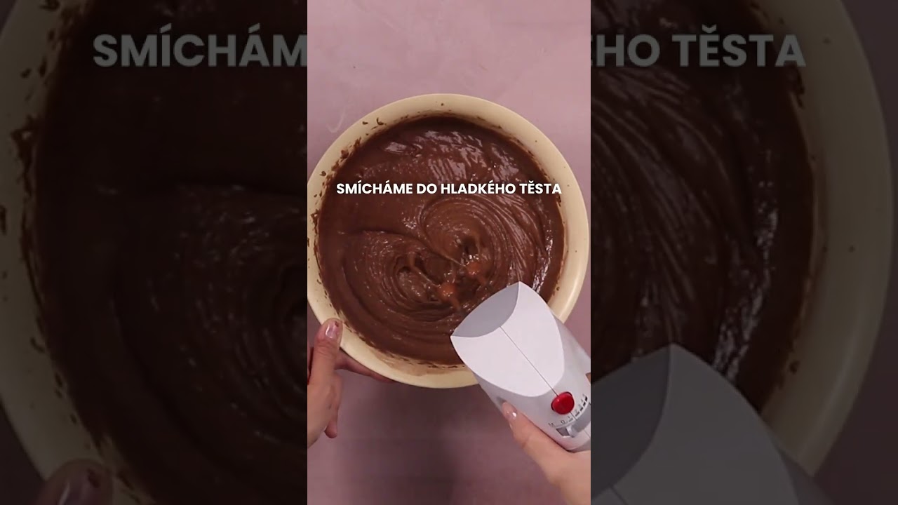 Když potřebujete rychle vyčarovat moučník, zachrání vás skvělá kefírová buchta #toprecepty #foodie