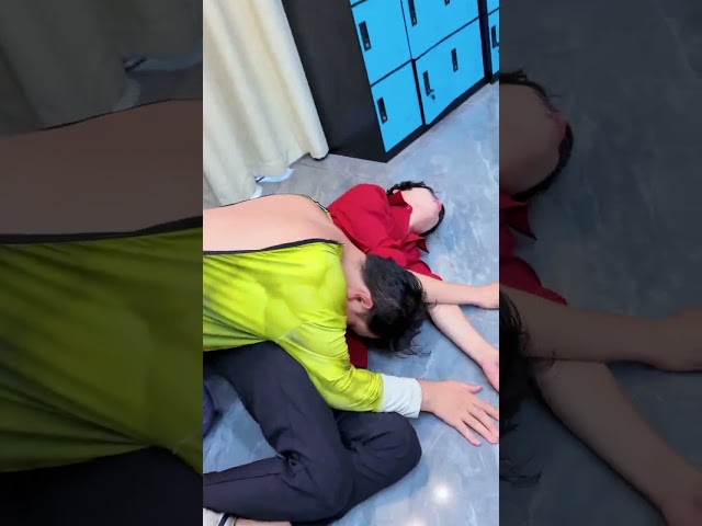 他们都被天使的脚臭晕了。#小丑 #天使 #超人不会飞 #shorts