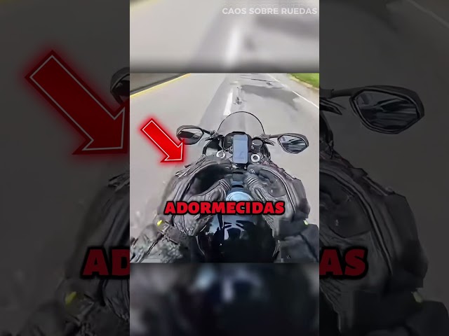 Motociclista Se Desmaya Por Calor Extremo 😱