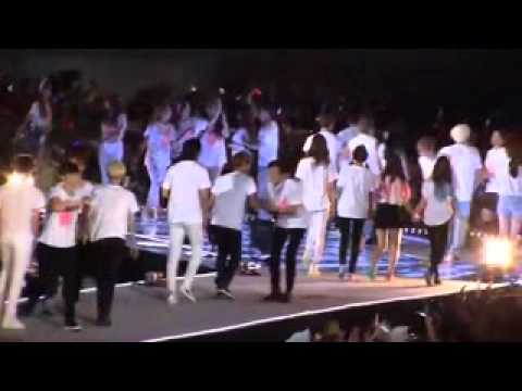 Yoona moments with SMTown Family