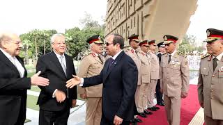   الرئيس-السيسى-يضع-إكليل-من-الزهور-على-النصب-التذكارى-للجندي-المجهول-فى-ذكرى-تحرير-سيناء