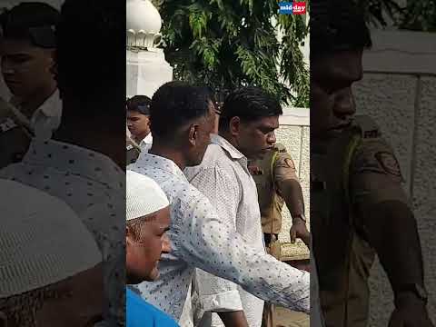 Baba Siddiques son Zeeshan Siddique visits Badi Masjid Bandra amid heavy security  4K views  play Short