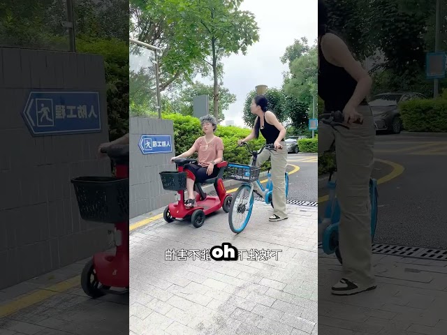 La nonna ha la bicicletta migliore! 😱