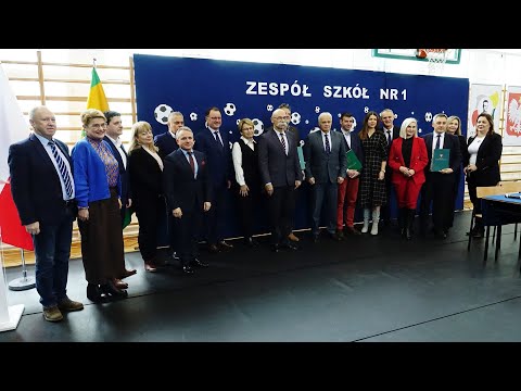Podpisanie umowy na przebudowę boiska w &quot;Rubinku&quot;