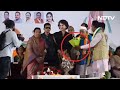 Video: Priyanka Gandhi Gets Bouquet At Rally, Flowers Are Missing | Madhya Pradesh Elections  - 00:13 min - News - Video