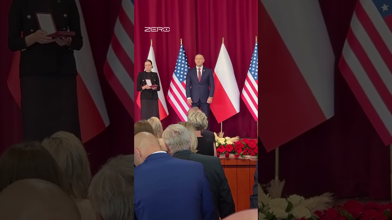 NAWROCKI ODZNACZA CÓRKĘ GENERAŁA ANDERSA