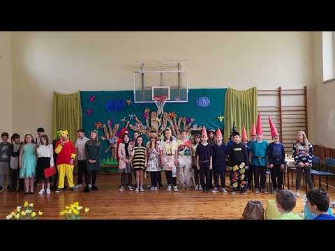 Przedstawienie ekologiczne pt. &quot; W bajkowym świecie ekobohaterów&quot;