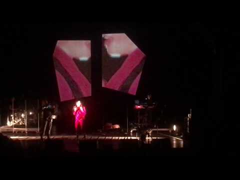 SEVDALIZA - NEW SONG #3 - THE GREAT HOPE DESIGN - @Volksbühne BERLIN - 28. Sept. 2018
