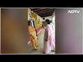 Agra Viral Video: नोचे गाल, पकडे बाल...Principle ने सुनाई अश्लील बातें, और Teacher की पिटाई...  - 02:16 min - News - Video